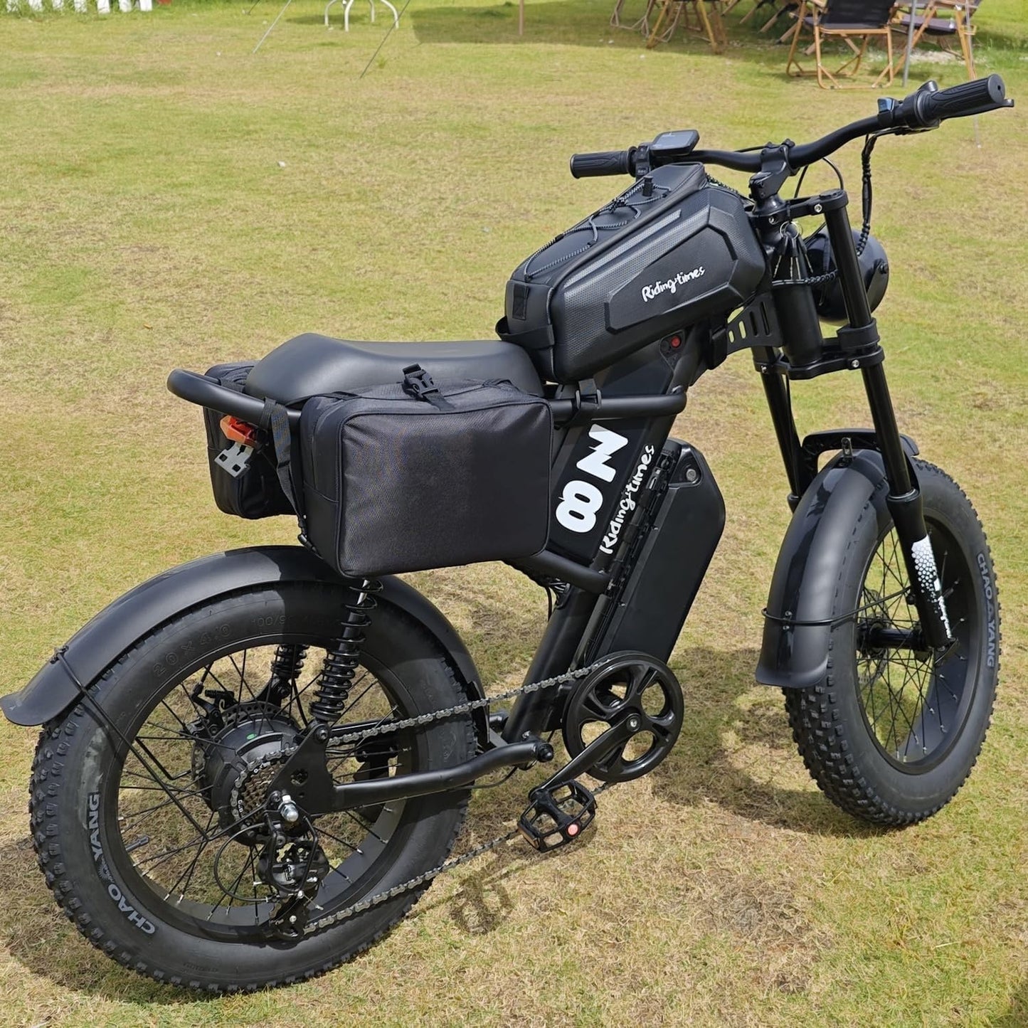 Black hard shell rear rack bag for Z8 electric bike.