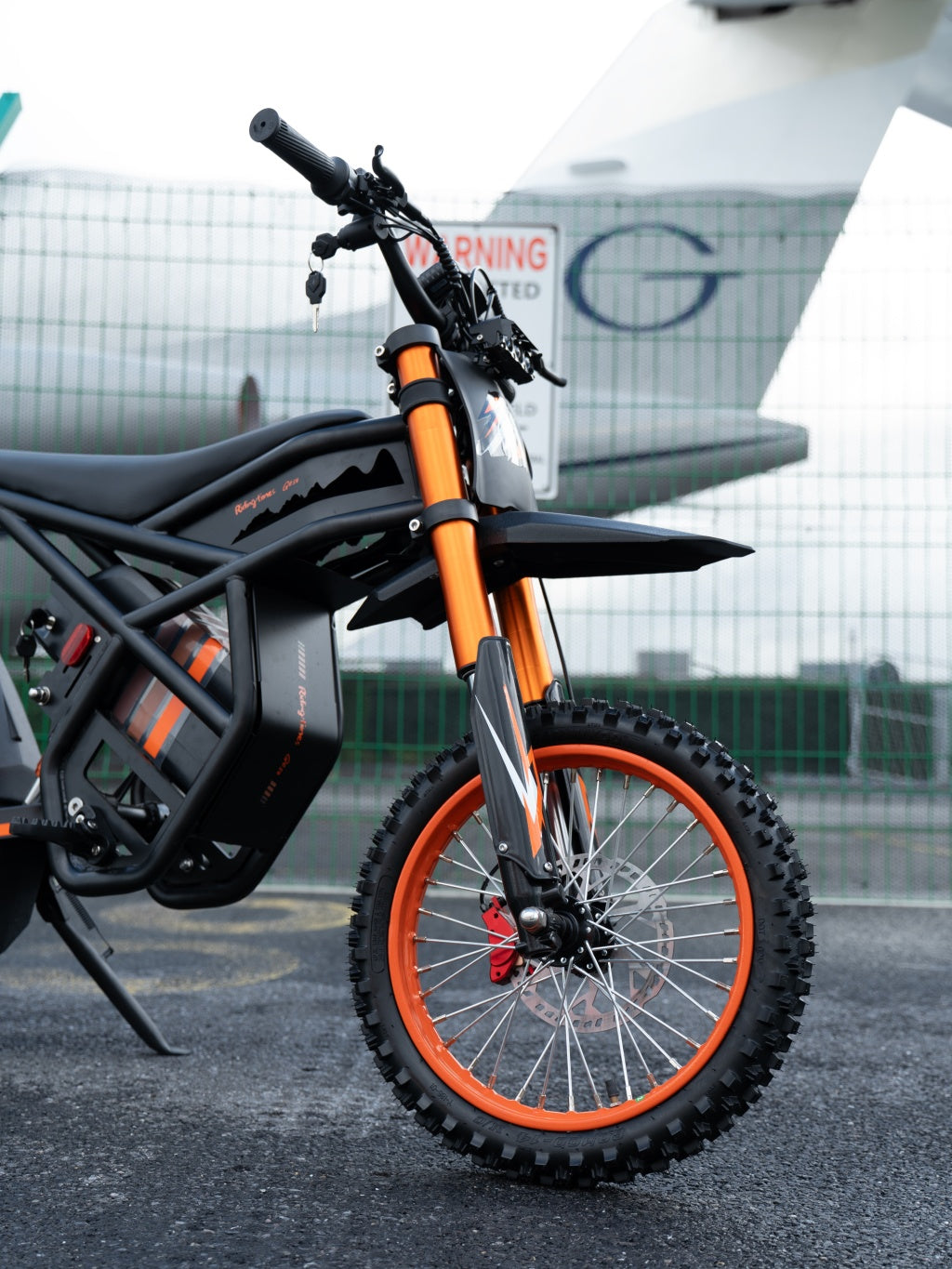 GT54 electric mini motorbike for kids and adults with 2000W motor and off-road tires