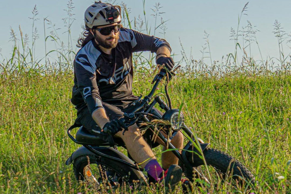 Z8 Moped-Style Electric Bike - 1500W 28 MPH Dual Battery eBike | Riding ...